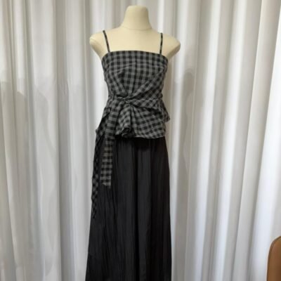 格纹绑带吊带上衣 + 百褶长裙套装 Checkered Tie Camisole Top + Pleated Long Skirt Set