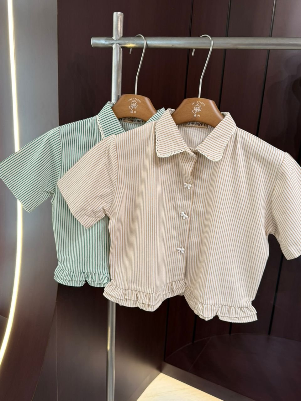 Striped Ruffle Hem Crop Top with Bow Buttons 细条纹蝴蝶结纽扣荷叶边短款上衣
