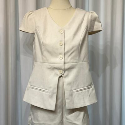 V领纽扣马甲短裤套装 V-Neck Button Vest & Shorts Set